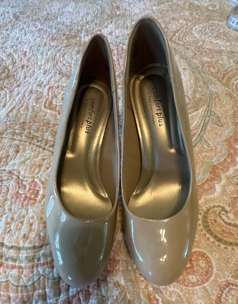 Comfort Plus by Predictions Nude Patent Round Toe Pumps Size 6.5W